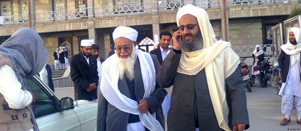 بانگهێشتکردنی مەولانا “گورگیج” بۆ داگا و کۆبوونەوەی خەڵک کە بەردەم ماڵەکەی بانگهێشتکردنی مەولانا "گورگیج" بۆ داگا و کۆبوونەوەی خەڵک کە بەردەم ماڵەکەی