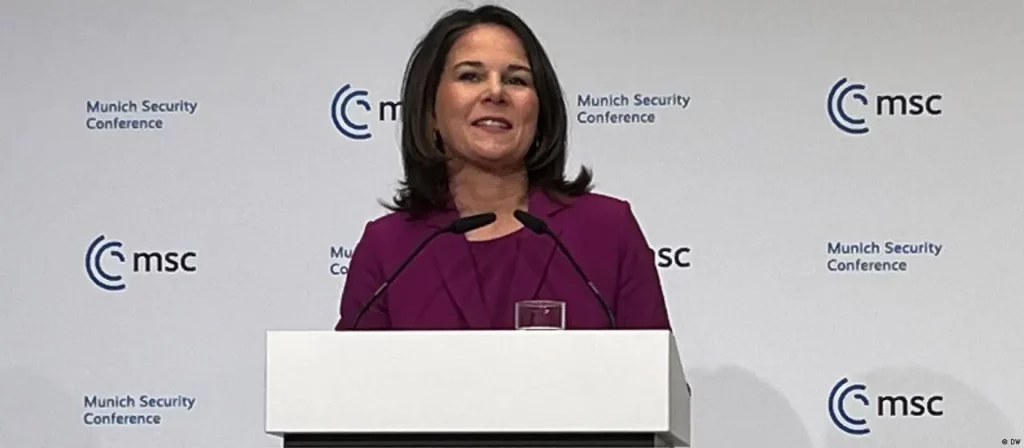 رێز گرتنی ١١ وەزیری ژن، سەبارەت بە شۆڕشی ژینا لە ئێران