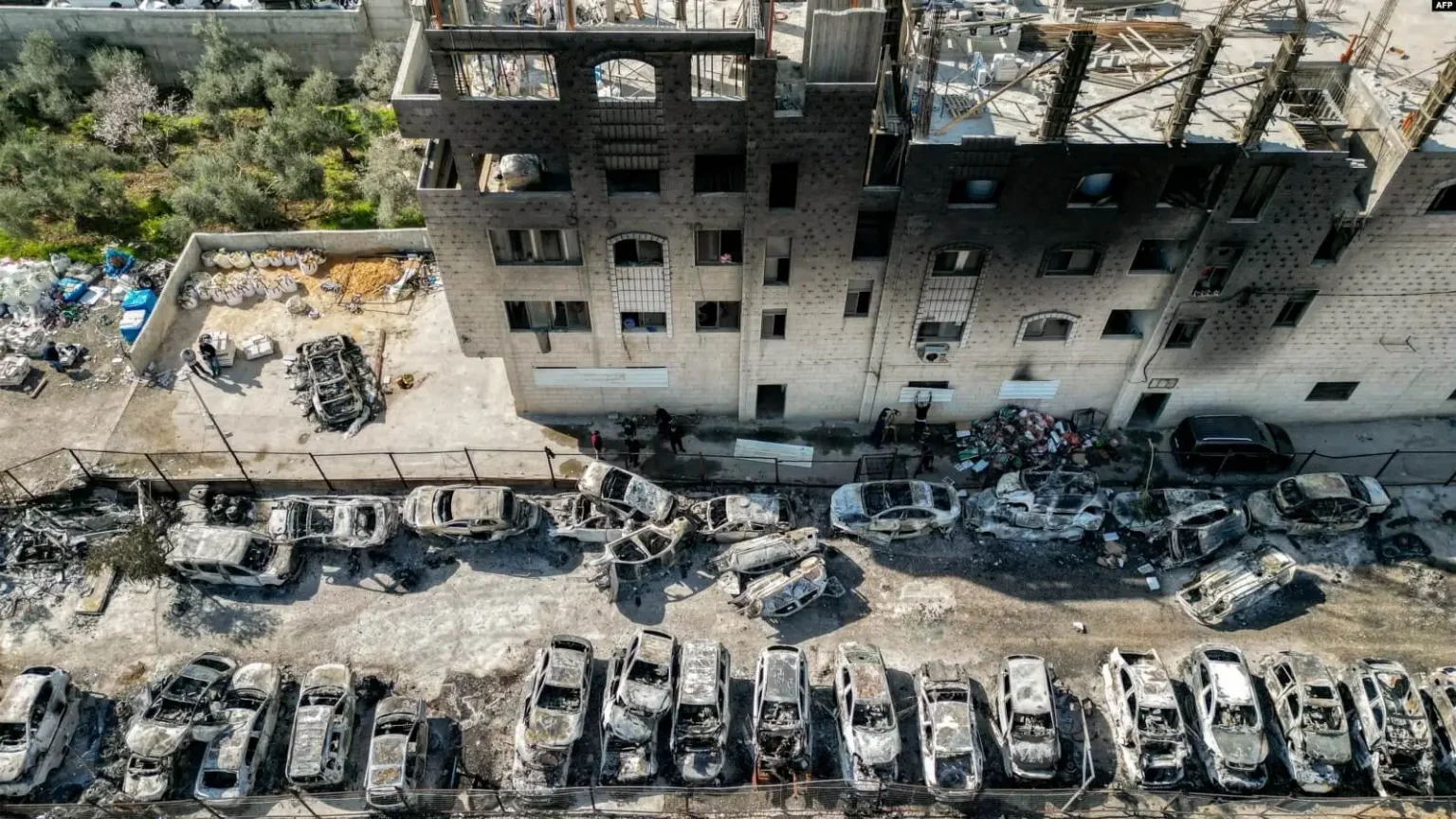 سەدان شاڕۆمەندی ئیسرائیل، دەیان ماڵ و ترومبیلی فلستینیەکانیان ئاگردا