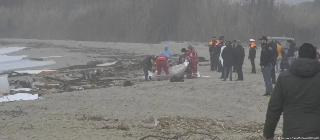 نۆقم بوونی پاپۆر لە ئاوەکانی ئیتالیا؛ گیان لە دەسدانی کۆمەڵێک ئێرانی